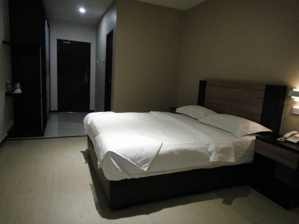 Galaxy Hotel Simpang Ampat  Esterno foto