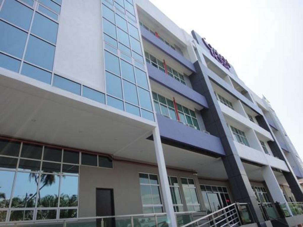 Galaxy Hotel Simpang Ampat  Esterno foto