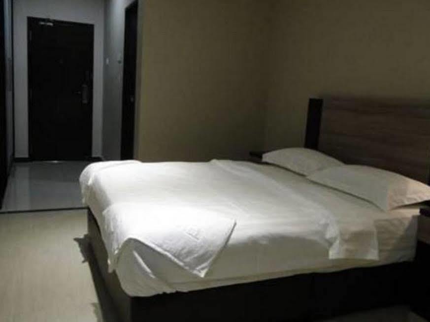 Galaxy Hotel Simpang Ampat  Esterno foto