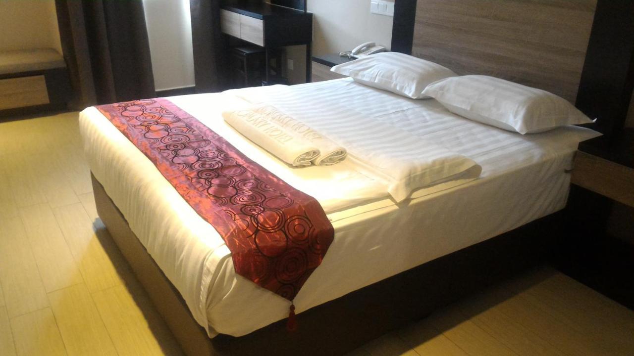 Galaxy Hotel Simpang Ampat  Esterno foto